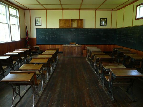Sindicatul Tinerilor Profesori din România protestează, astăzi