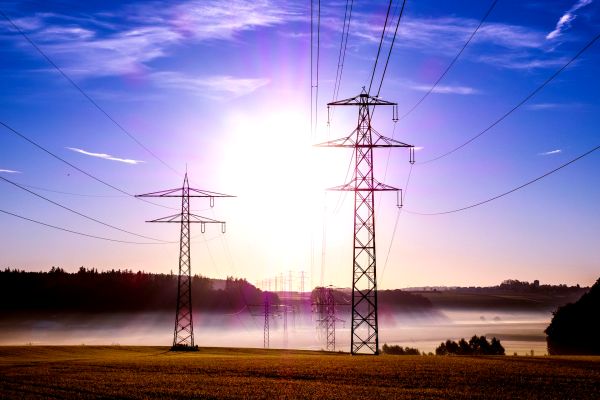 Preţul maxim al energiei electrice - 557,42 lei/MWh