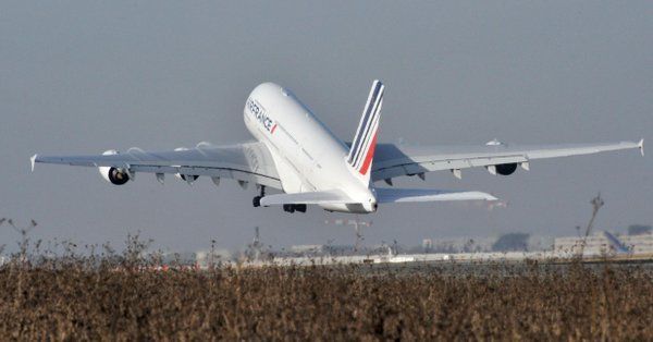 Al-Qaida "renaşte" şi caută să ţintească avioane în Europa
