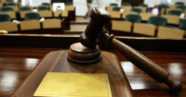 Legea privind abilitarea Guvernului de a emite OUG în vacanţa parlamentară, promulgată