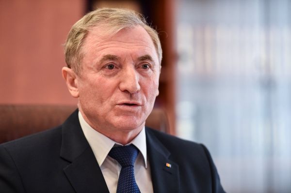Dacă se va stabili că raportul de evaluare este întocmit conform legii şi nu vor exista alte motive de nelegalitate, Klaus Iohannis va fi obligat să îl revoce pe Augustin Lazăr.