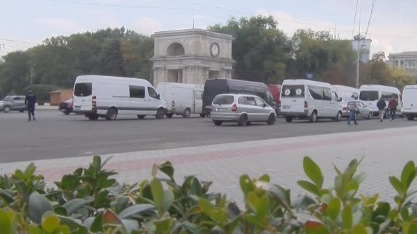 Transportatorii români, aşteptaţi să protesteze la Parlamentul European