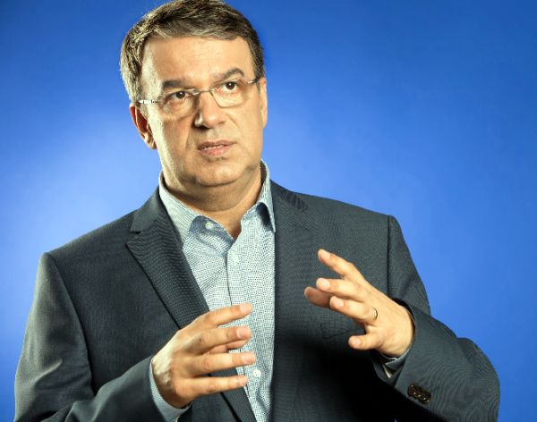 Vergil Chiţac: "Să vii acum să spui că sunt indicii că interesul naţional va fi afectat, dacă această achiziţie continuă, este o tâmpenie. Interesul naţional de securitate este afectat că nu avem navele militare. S-a trimis dosarul la Parchetul Militar, iar această instituţie va tărăgăna cercetările".