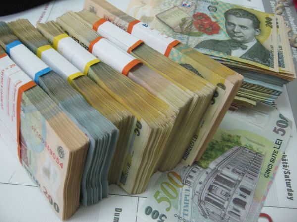  Finanţele vor să împrumute 100 milioane euro