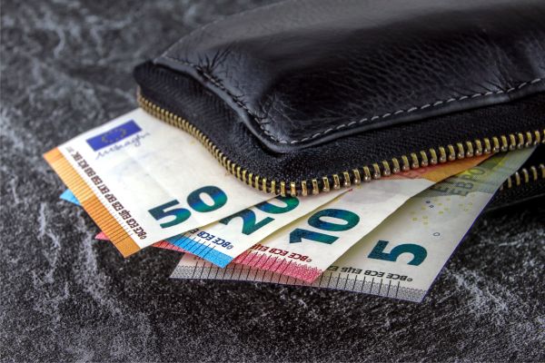 UE - deficit comercial de 25,2 miliarde, de la excedent de 9 miliarde euro