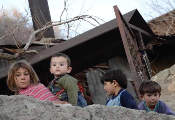 Proiecte de milioane de euro pentru evitarea abandonului şcolar