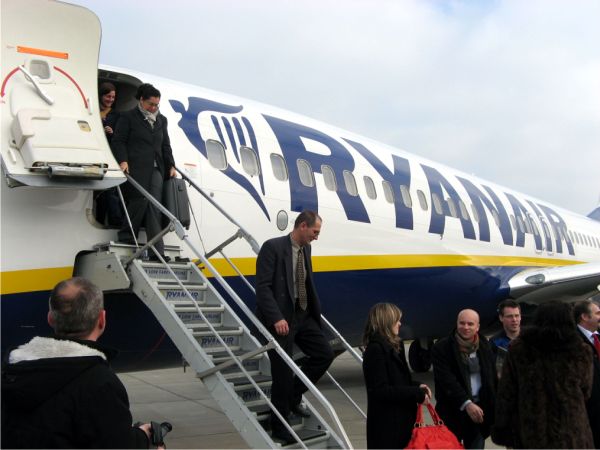 Compania Ryanair dă în judecată agenţia online de turism Vola.ro