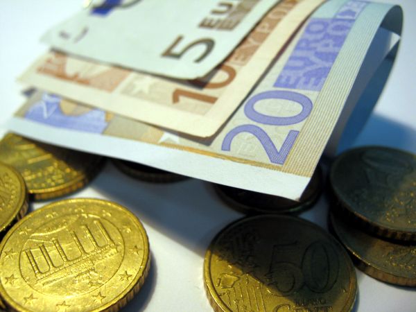 UNCTAD: Investiţiile străine directe globale au scăzut cu 19% anul trecut