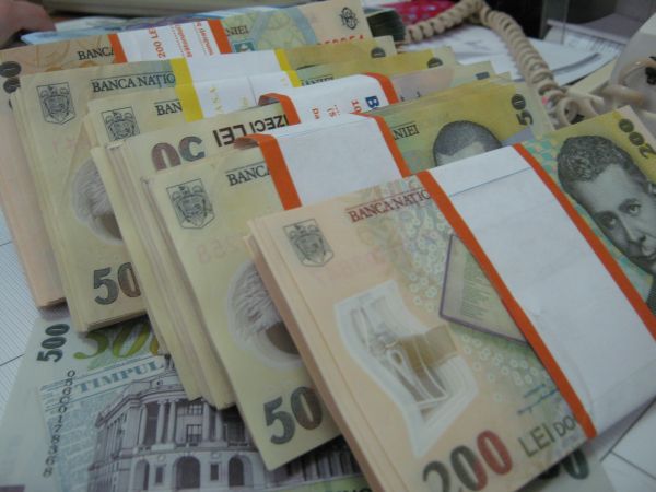 Finanţele au atras, astăzi, 5 milioane de lei de la bănci