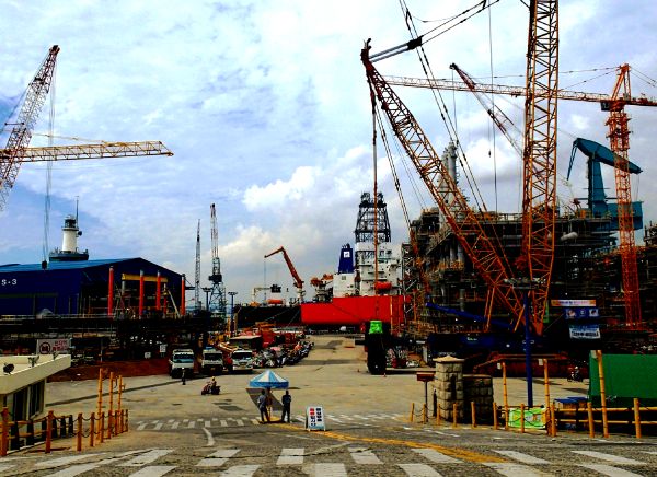 Primii doi mari constructori mondiali de nave îşi unesc operaţiunile