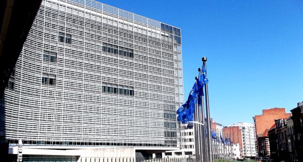 Comisia Europeană anticipează încetinirea economiei româneşti în 2019 şi 2020