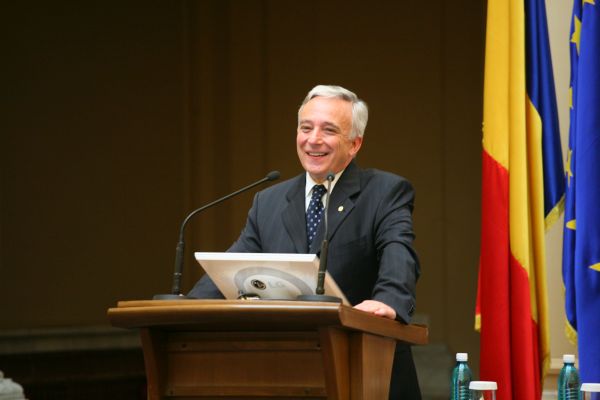 Mugur Isarescu