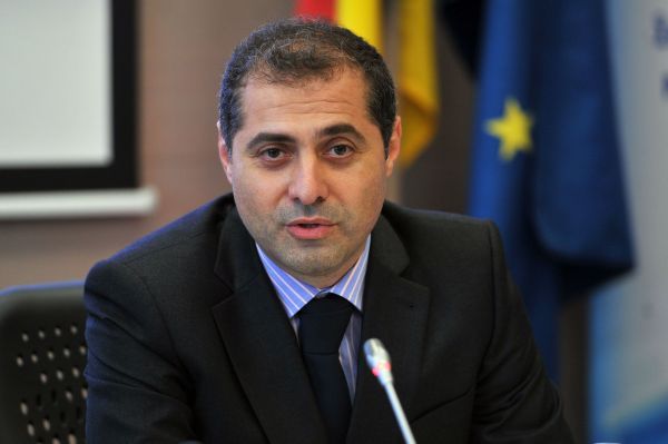 "Riscăm să intrăm în recesiune, iar bugetul pentru 2019 este fragil şi dezechilibrat"