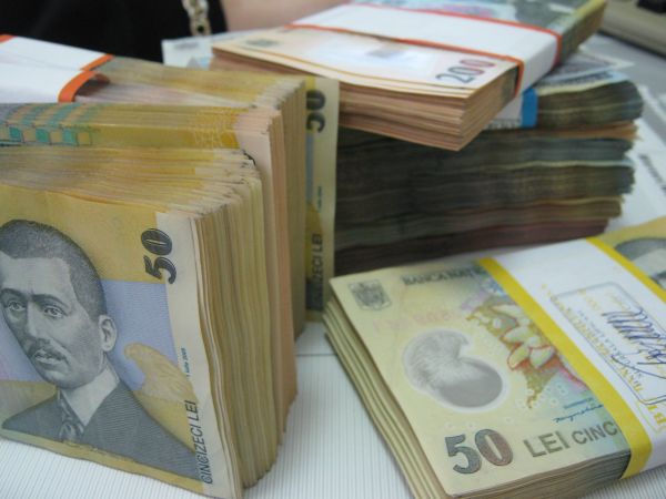 HORA propune reglementarea fiscală a bacşişului