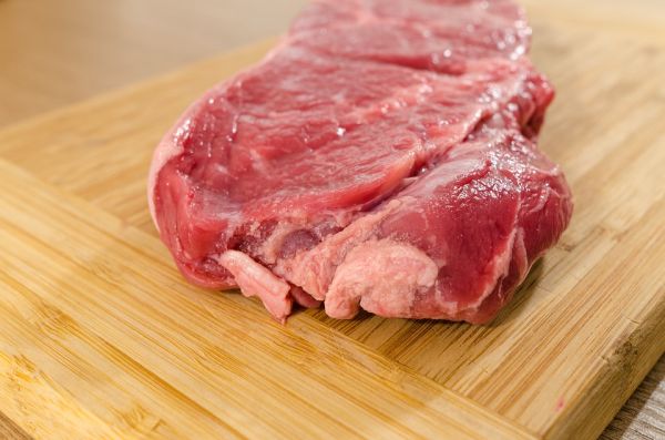 Cehia va inspecta importurile de carne de vită din Polonia