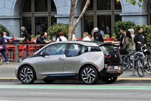 BMW Group şi Daimler AG creează un nou jucător global pe segmentul de mobilitate
