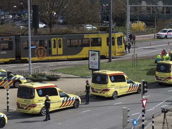Autorităţile olandeze nu exclud un diferend familial în atacul armat de la Utrecht