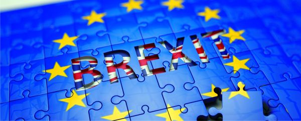 Sute de mii de britanici cer, prin petiţie, renunţarea la Brexit