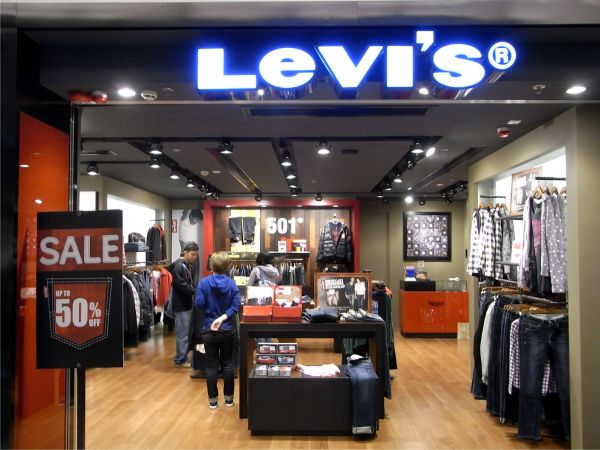Levi Strauss, evaluat la 6,6 miliarde de dolari în oferta publică iniţială