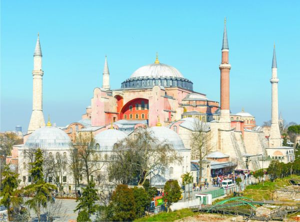 Propagandă cu simboluri, bazilica devine moschee după alegeri