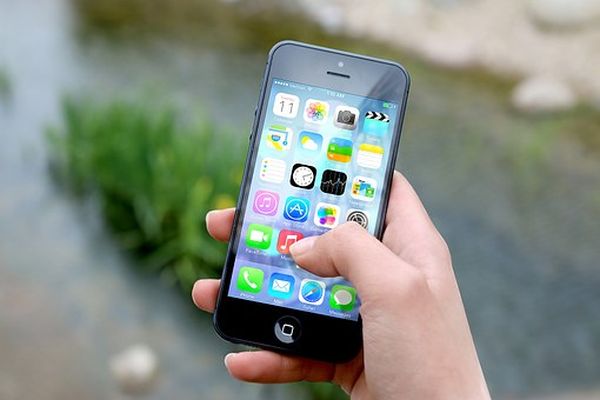 Apple a lansat un serviciu de streaming TV, un card de credit şi un serviciu de jocuri online