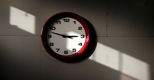 Parlamentul European a votat în favoarea renunţării la ora de vară, din 2021