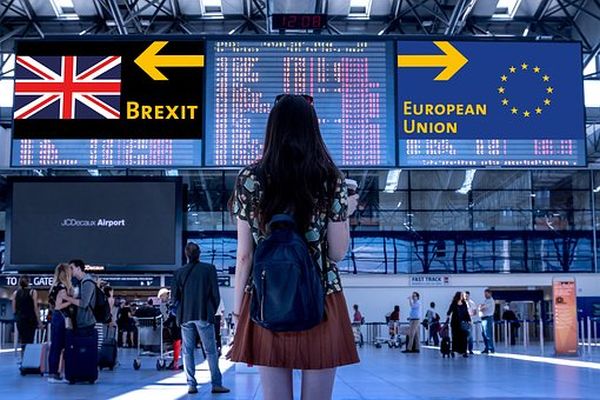 Comisia LIBE a adoptat raportul privind dreptul britanicilor de a călători fără vize în UE 