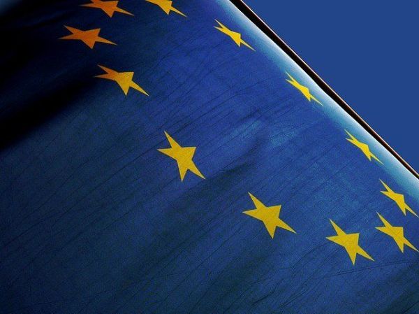 Comisia Europeană lansează un ''proces de reflecţie'' cu privire la statul de drept în UE 