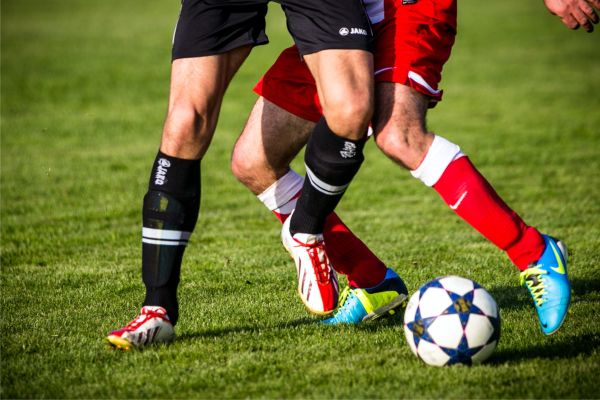 Transferurile de jucători i-au îmbogăţit pe intermediari