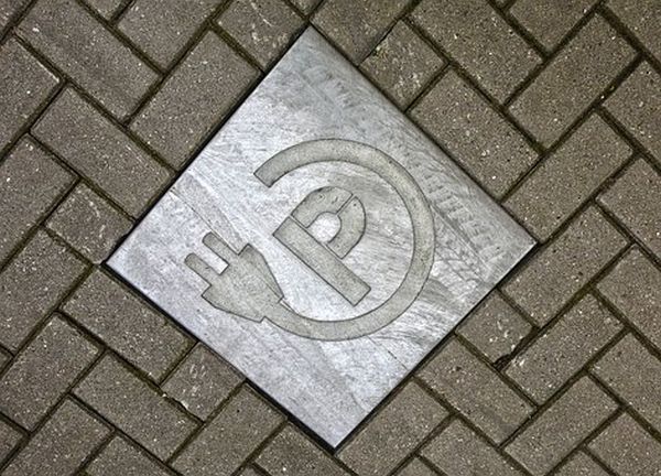 Germania vrea să stimuleze vânzările de maşini electrice prin extinderea subvenţiilor 