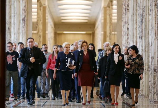 Guvernul Dăncilă, între remaniere şi restructurare
