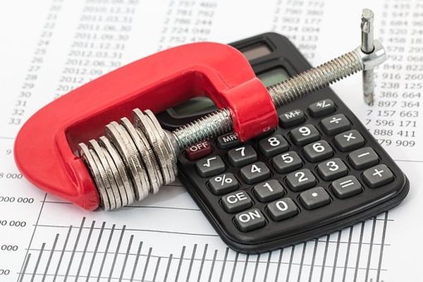 Un consumator din Maramureş a obţinut ştergerea unei datorii de 44.621 de euro