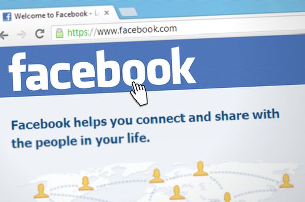 Acţiunile Facebook au crescut cu peste 4%