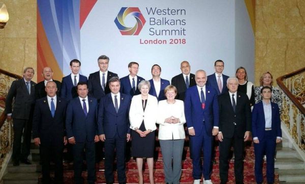 Serbia şi Kosovo au acceptat să reia discuţiile în urma summitului de la Berlin