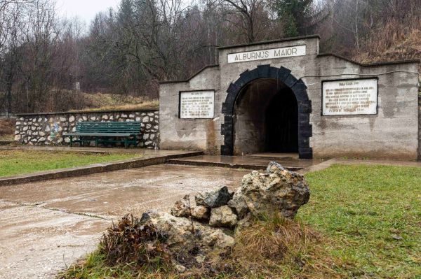 Breaz, pasionat de infrastructură, nu de Roşia Montană