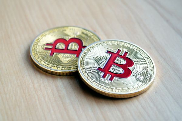 "Cumpărarea de Bitcoin este mai rapidă decât investiţia într-un fond"