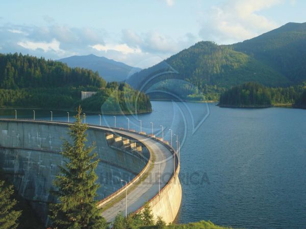 Hidroelectrica a produs peste jumătate din consumul naţional de electricitate