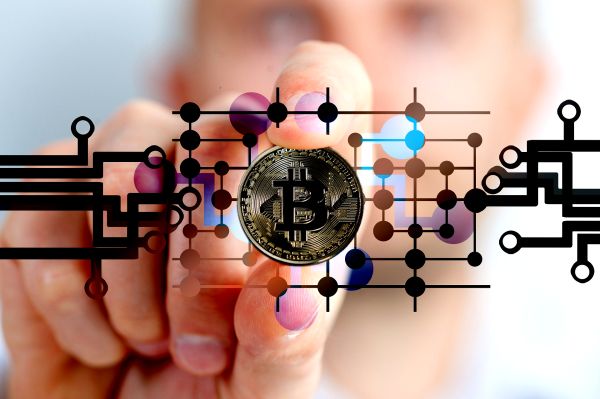 Hackerii au furat Bitcoin de peste 40 milioane dolari de la Binance