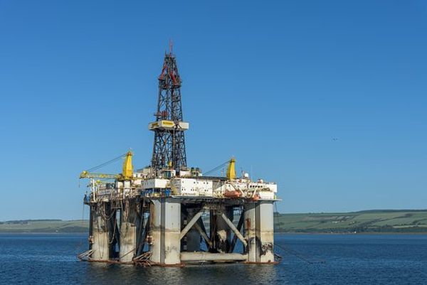 Companiile petroliere din România vor plăti redevenţe în funcţie de cotaţia de la bursa londoneză