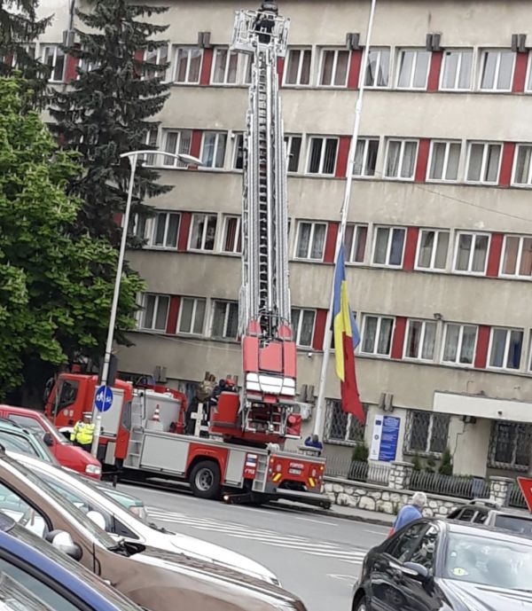 UNPR solicită autorităţilor din Miercurea Ciuc să repună drapelul naţional