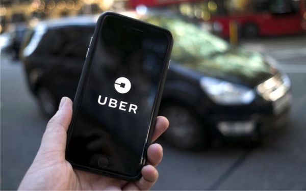 Taximetriştii de la Uber, amendaţi în trafic
