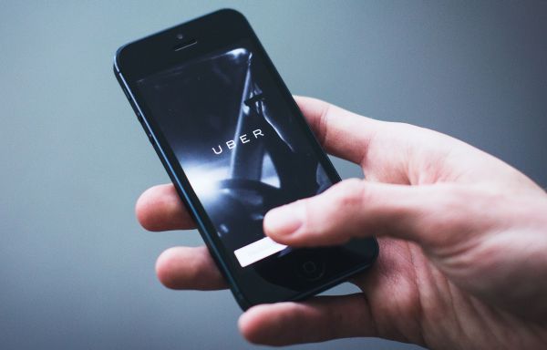 Ordonanţa taximetriştilor înlătură concurenţa în transportul de persoane