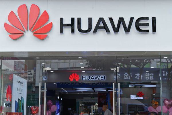 Huawei mai primeşte o lovitură
