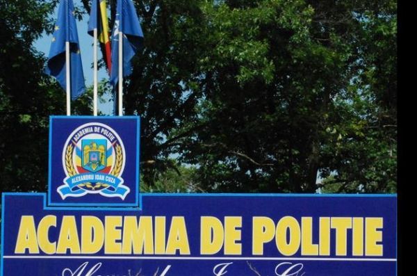 Rectorul şi prorectorul Academiei de Poliţie, sub control judiciar