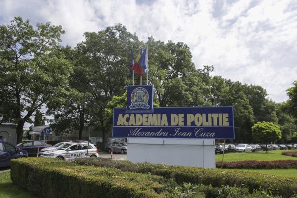 MAI solicită demisia rectorului şi a prorectorului Academiei de Poliţie 