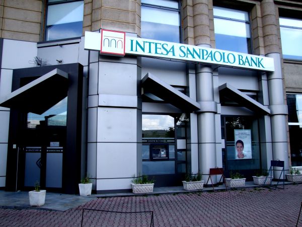 Intesa Sanpaolo SpA concediază 1.600 de angajaţi