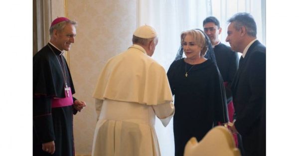 Papa Francisc şi Viorica Dăncilă (Sursa foto: Twitter)