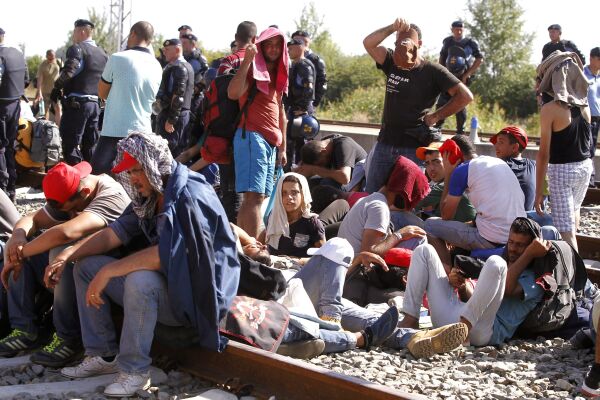 Noi măsuri de reducere a migraţiei spre SUA