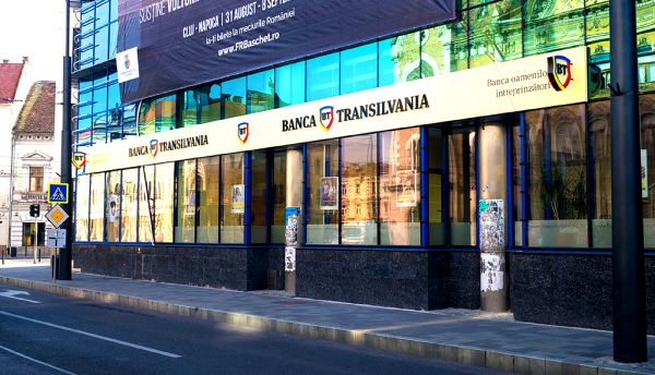 Banca Transilvania alocă gratuit 30 milioane de acţiuni conducerii şi personalului