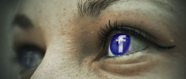 Protest nud în faţa sediului Facebook din New York